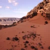 Météo à Akhfennir connaît un climat désertique côtier, caractérisé par des températures élevées et un faible taux d'humidité.